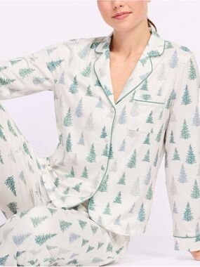 NWT Women’s Cream Tree-Print Pajama Set - Relaxed Long-Sleeve Top & Pants